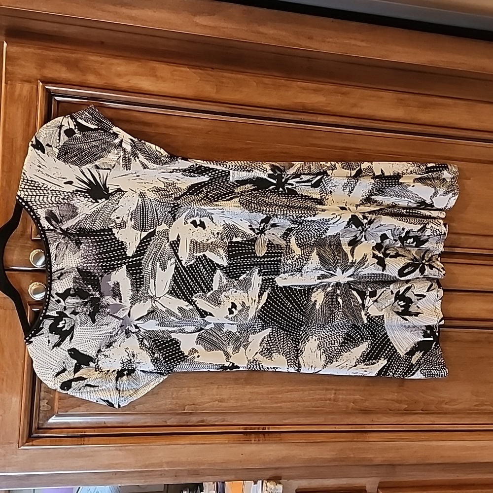 NWOT Cupio Abstract Top/Tunic Small - Picture 4 of 9